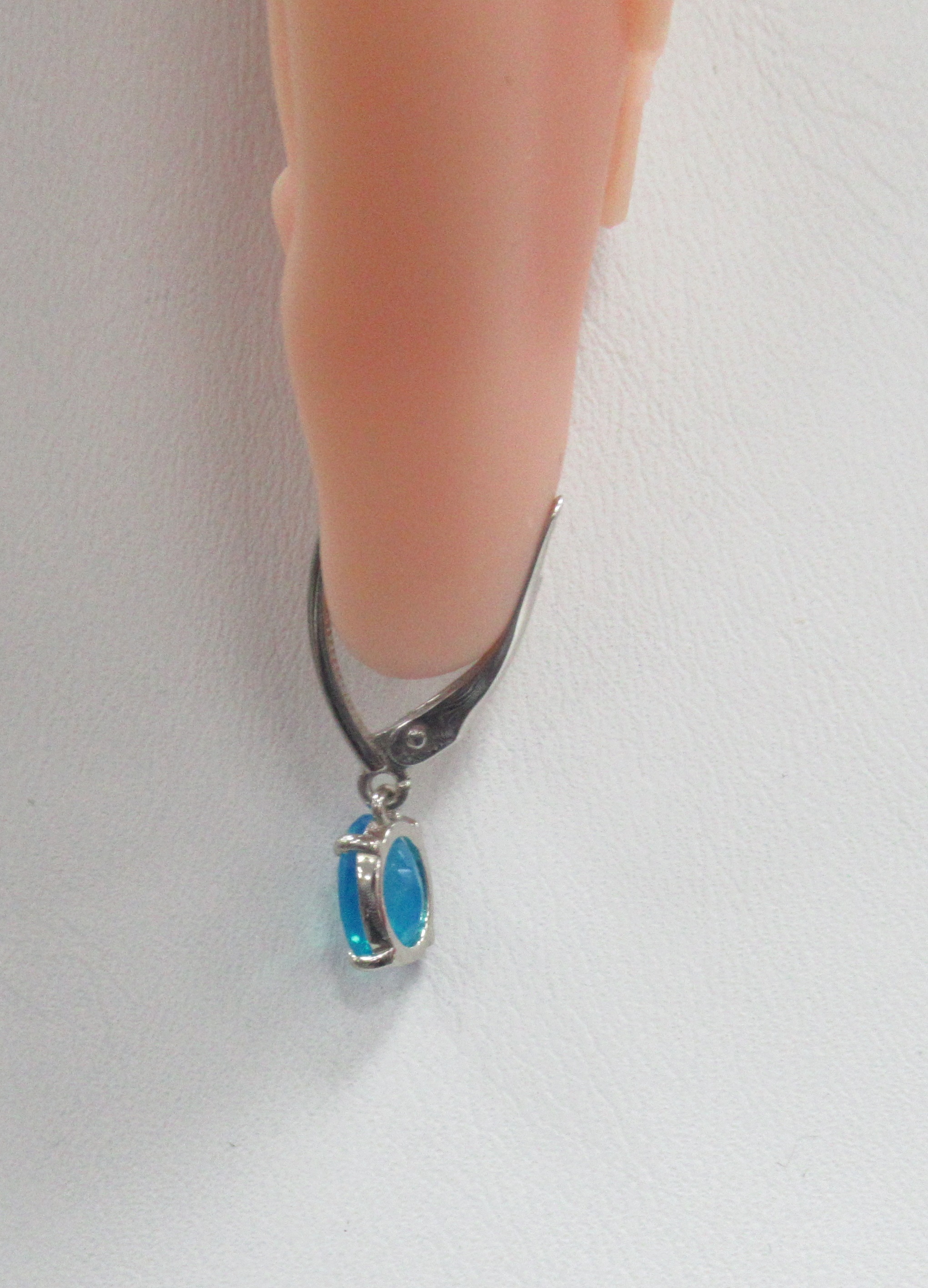 Серебряные серьги с голубыми опалами